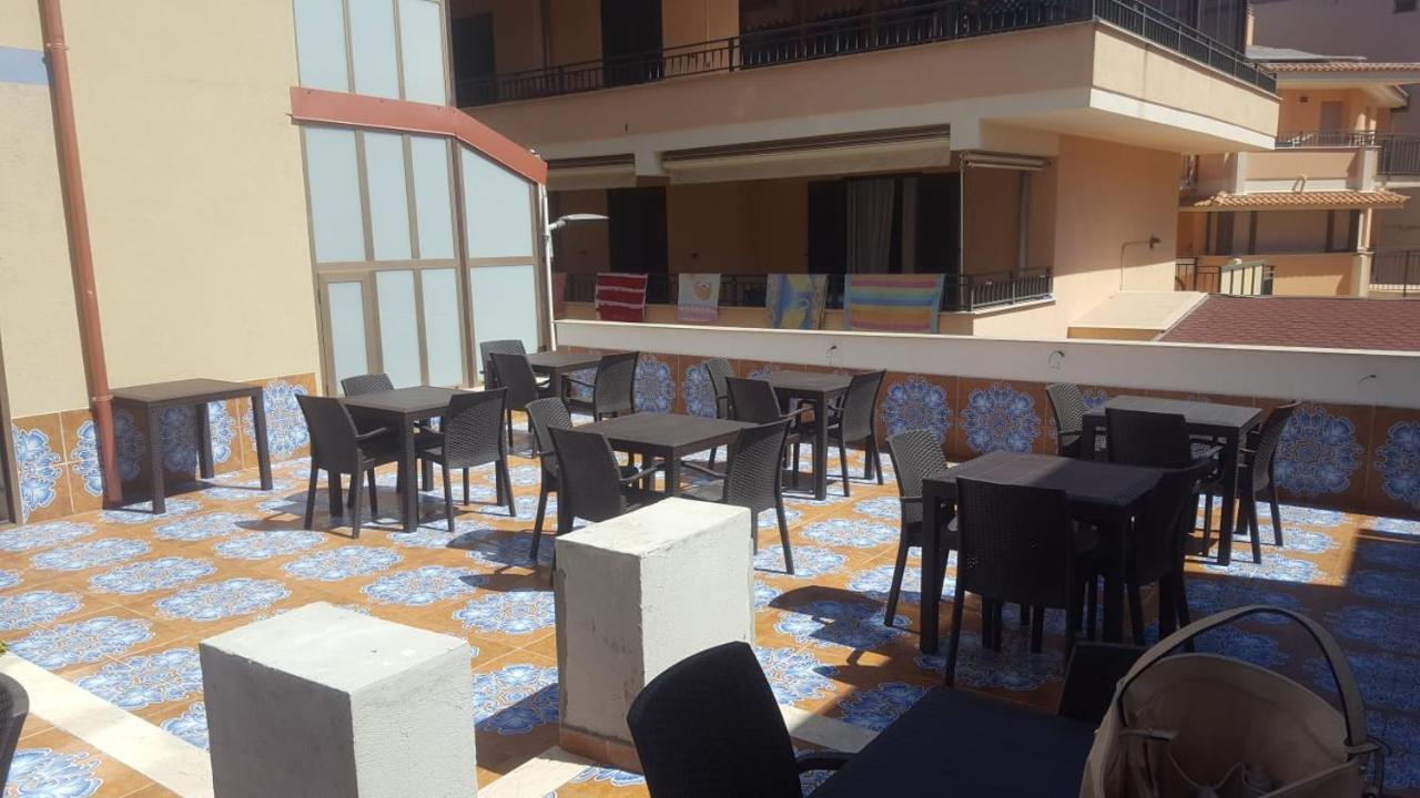 Nuova Aurora Rent Rooms Roccalumera Kültér fotó