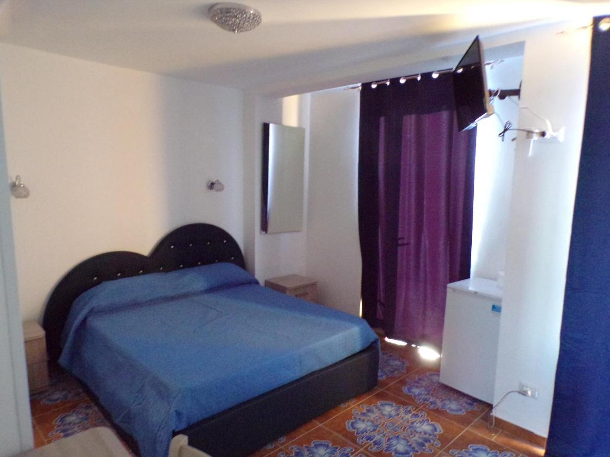 Nuova Aurora Rent Rooms Roccalumera Kültér fotó
