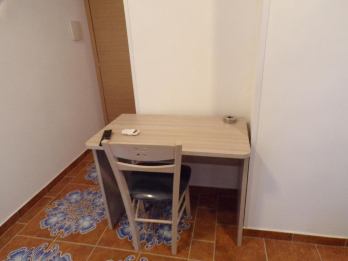 Nuova Aurora Rent Rooms Roccalumera Kültér fotó