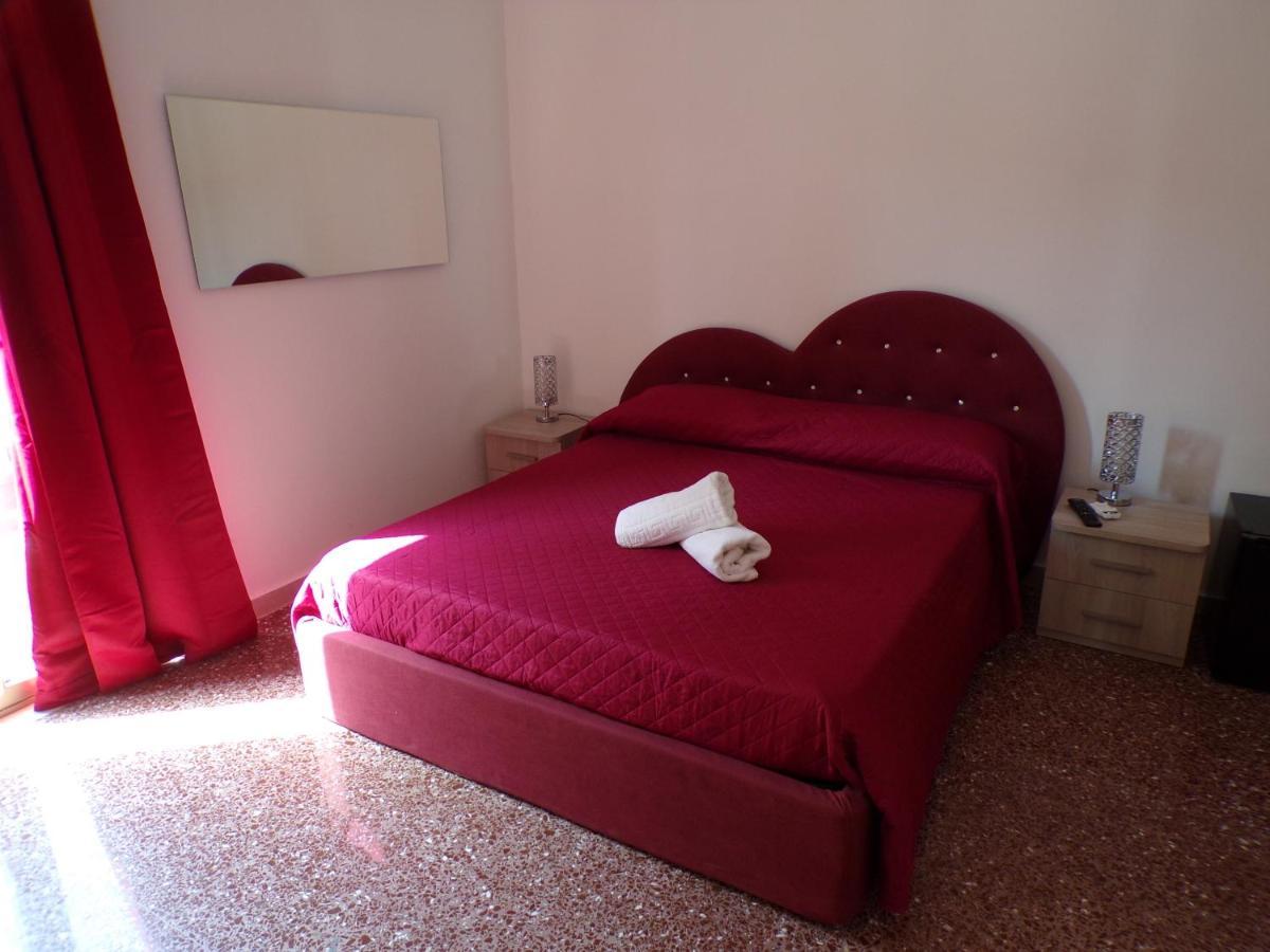 Nuova Aurora Rent Rooms Roccalumera Kültér fotó