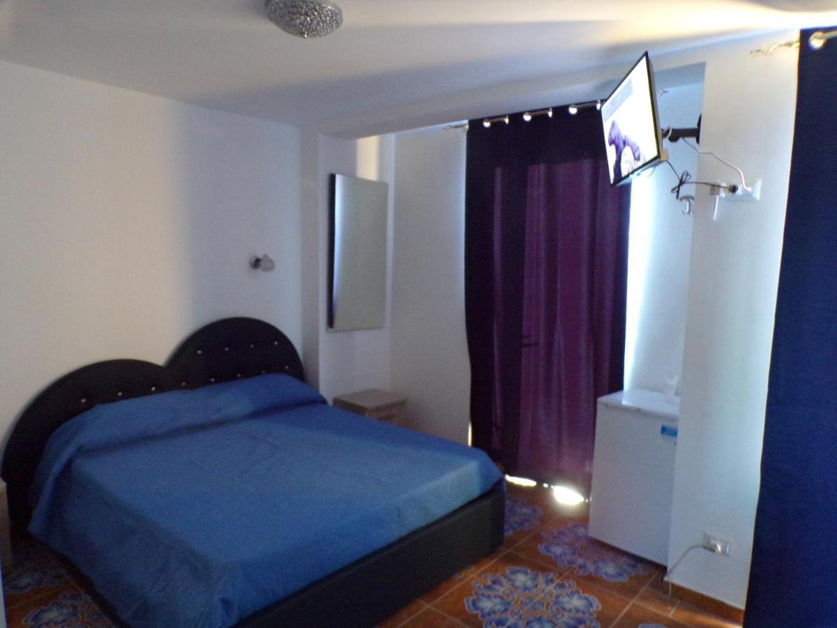 Nuova Aurora Rent Rooms Roccalumera Kültér fotó