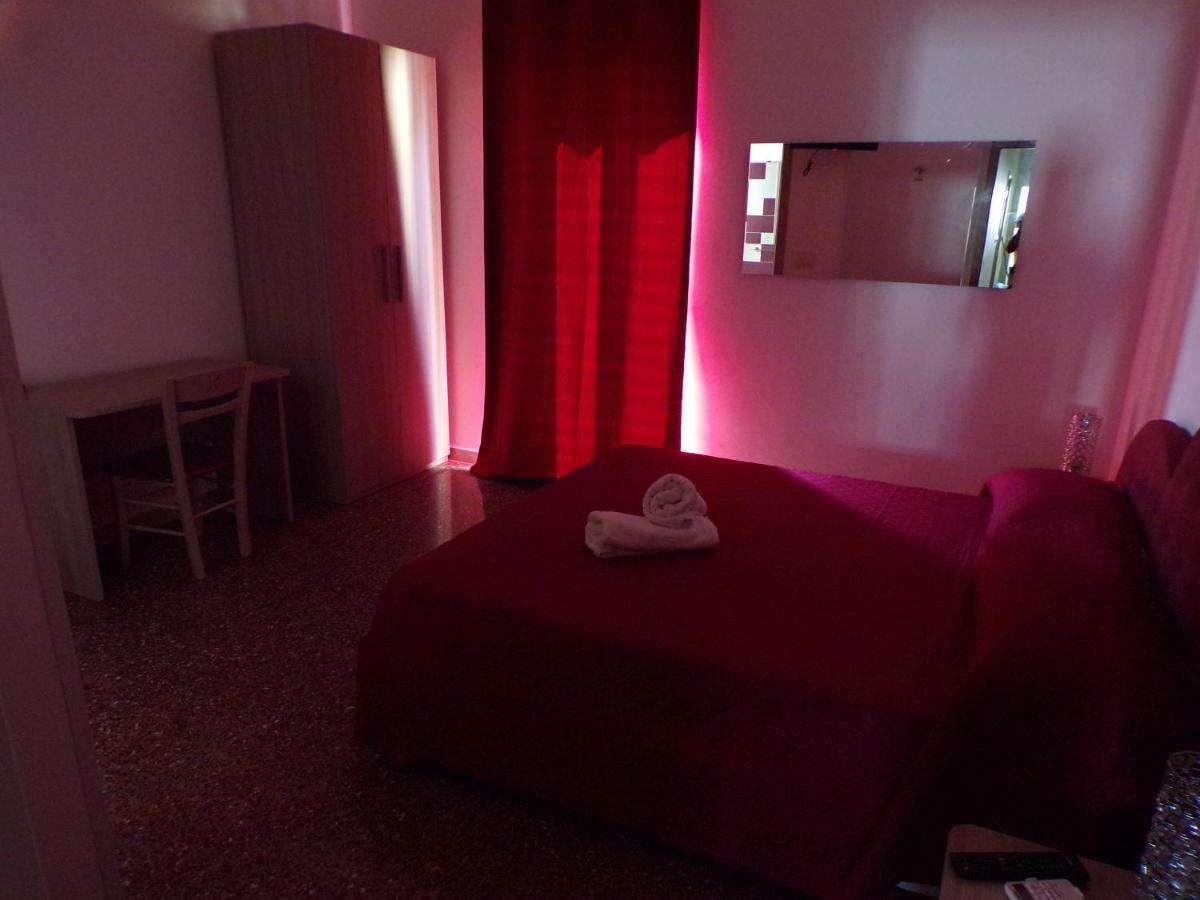 Nuova Aurora Rent Rooms Roccalumera Kültér fotó