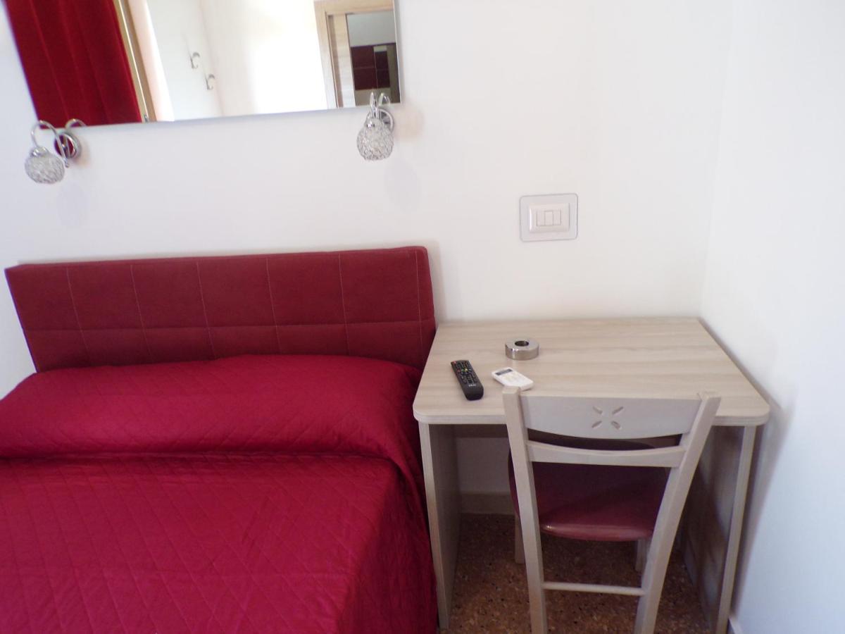 Nuova Aurora Rent Rooms Roccalumera Kültér fotó