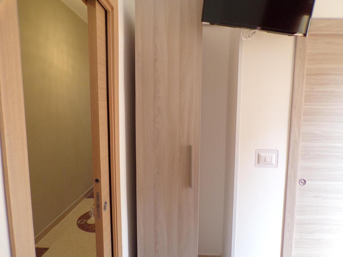 Nuova Aurora Rent Rooms Roccalumera Kültér fotó