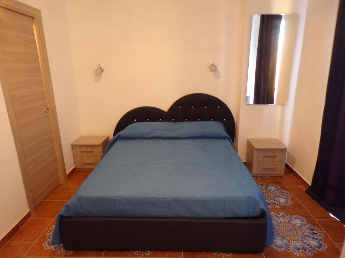 Nuova Aurora Rent Rooms Roccalumera Kültér fotó
