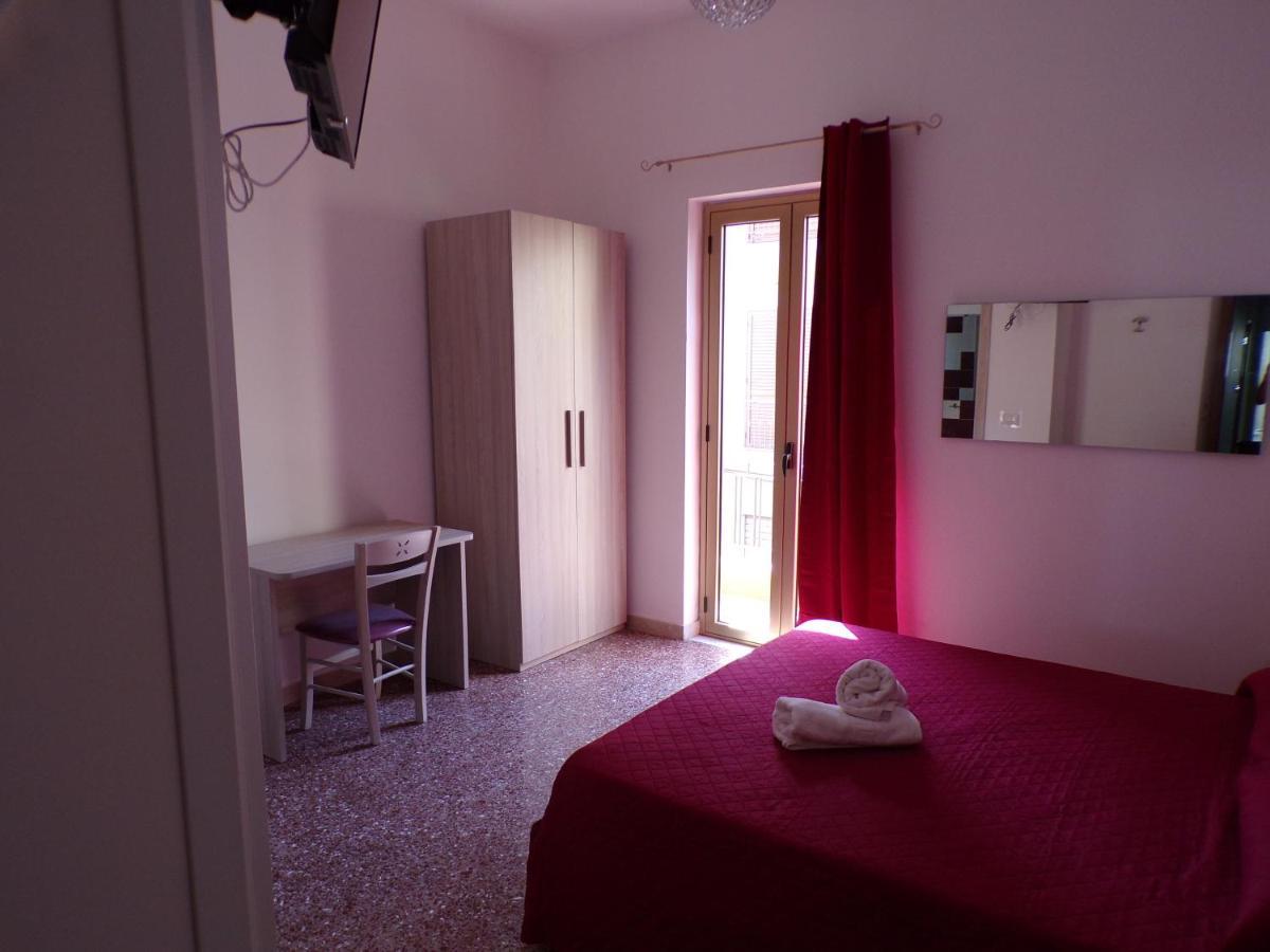 Nuova Aurora Rent Rooms Roccalumera Kültér fotó