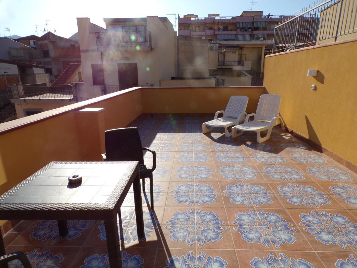 Nuova Aurora Rent Rooms Roccalumera Kültér fotó