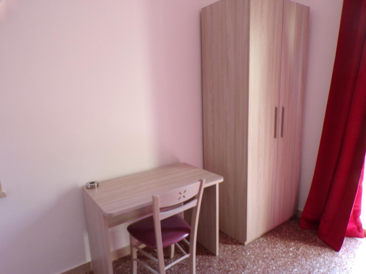 Nuova Aurora Rent Rooms Roccalumera Kültér fotó