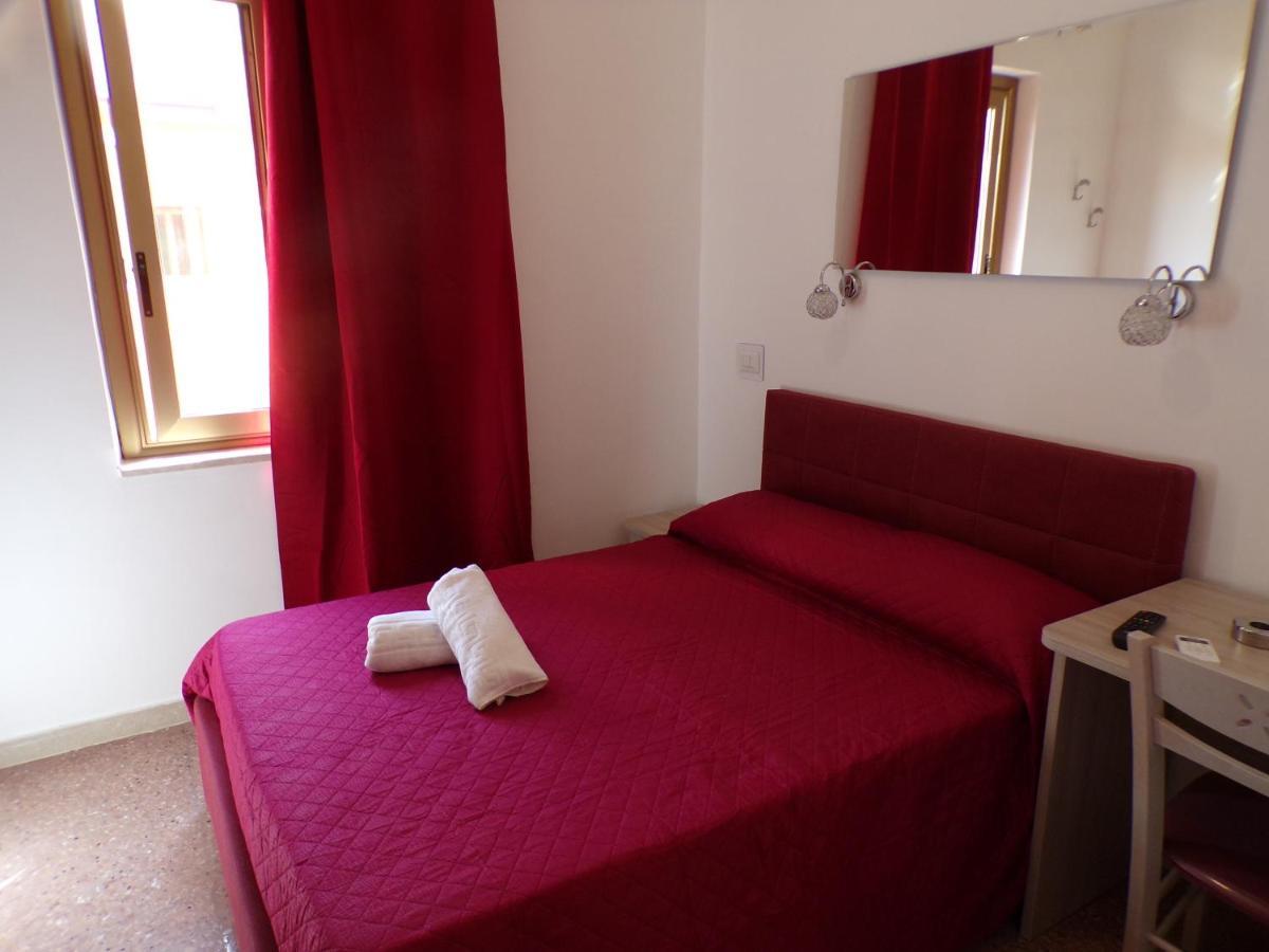 Nuova Aurora Rent Rooms Roccalumera Kültér fotó