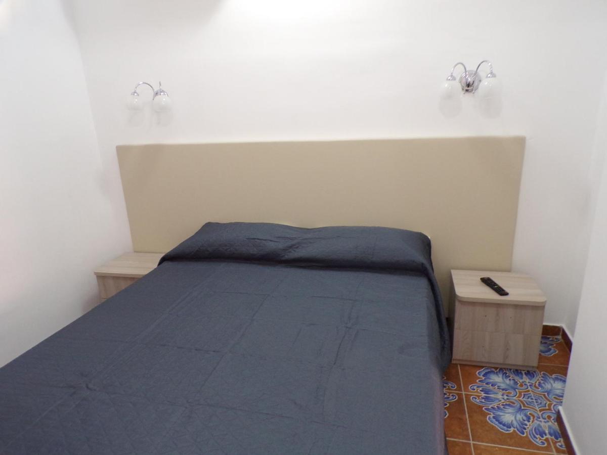 Nuova Aurora Rent Rooms Roccalumera Kültér fotó