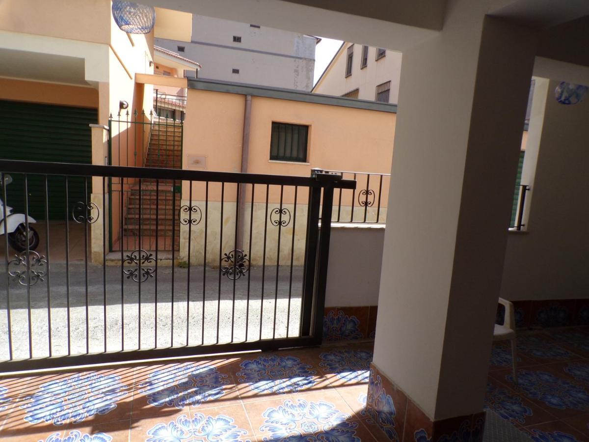 Nuova Aurora Rent Rooms Roccalumera Kültér fotó