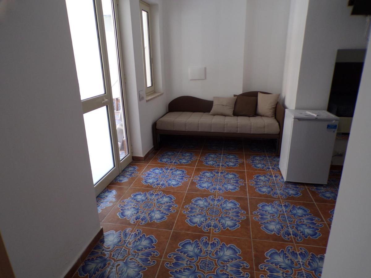 Nuova Aurora Rent Rooms Roccalumera Kültér fotó
