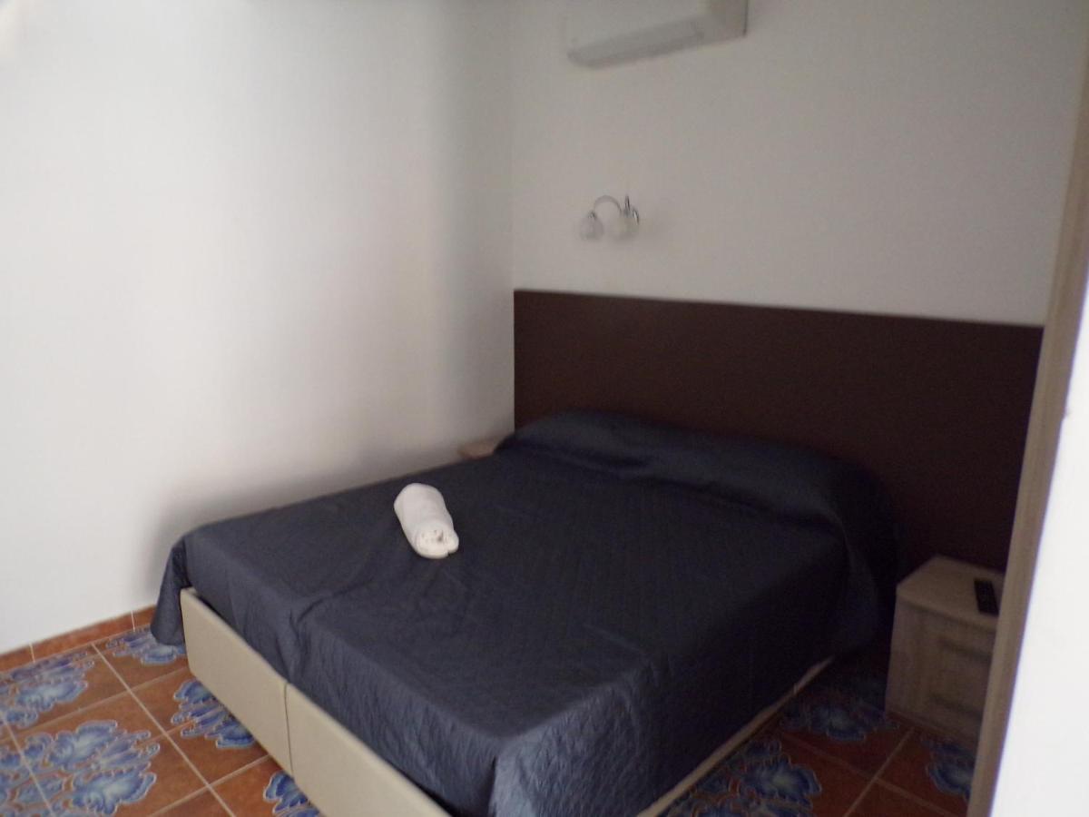 Nuova Aurora Rent Rooms Roccalumera Kültér fotó