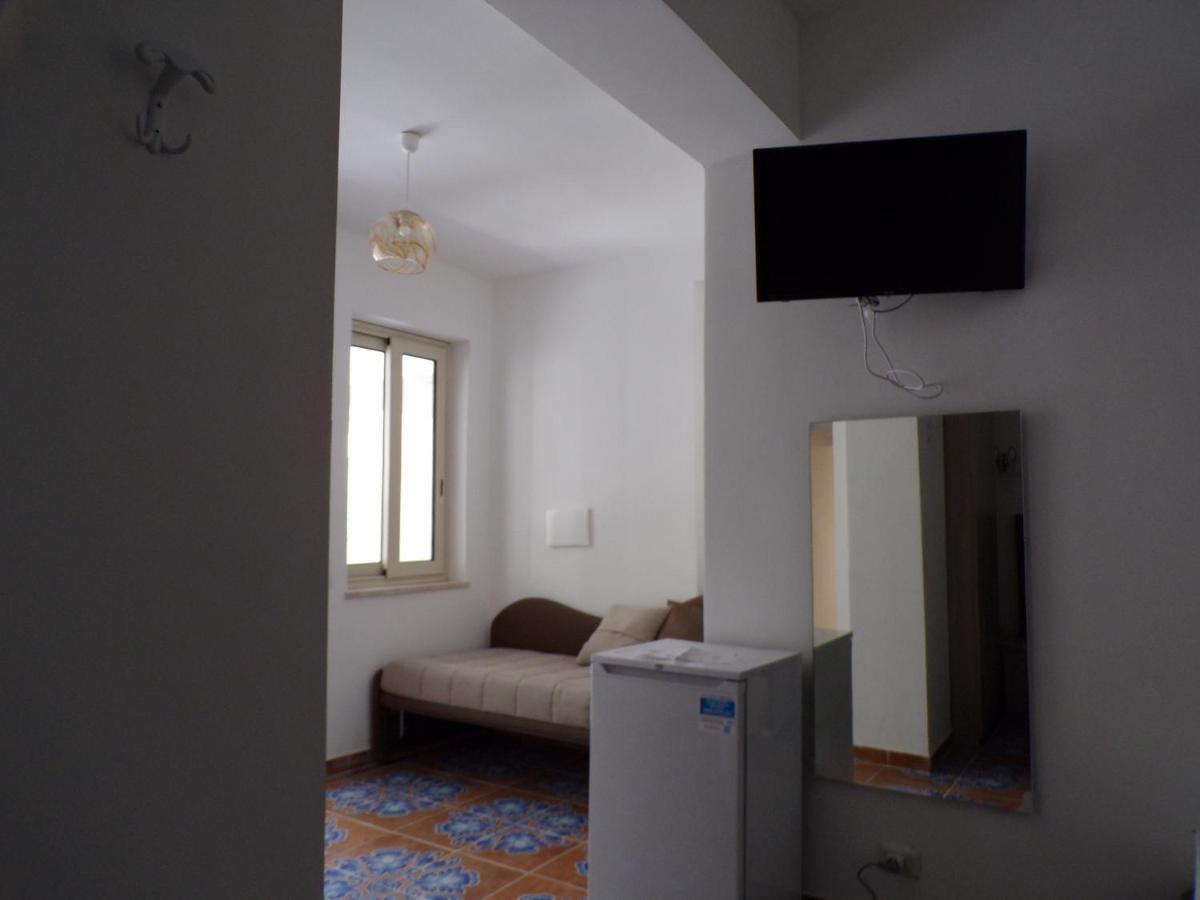 Nuova Aurora Rent Rooms Roccalumera Kültér fotó
