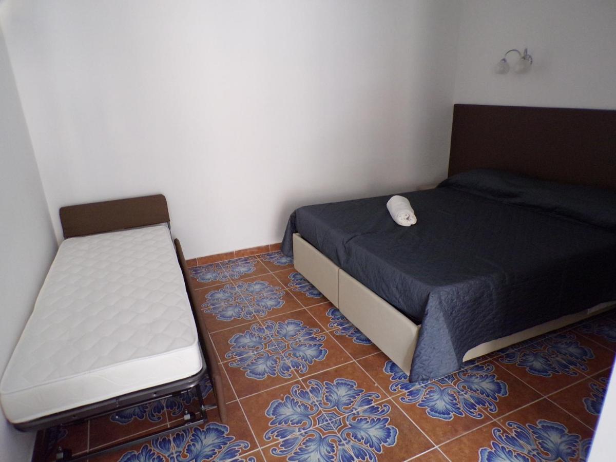 Nuova Aurora Rent Rooms Roccalumera Kültér fotó