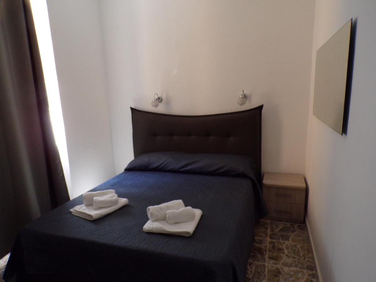 Nuova Aurora Rent Rooms Roccalumera Kültér fotó
