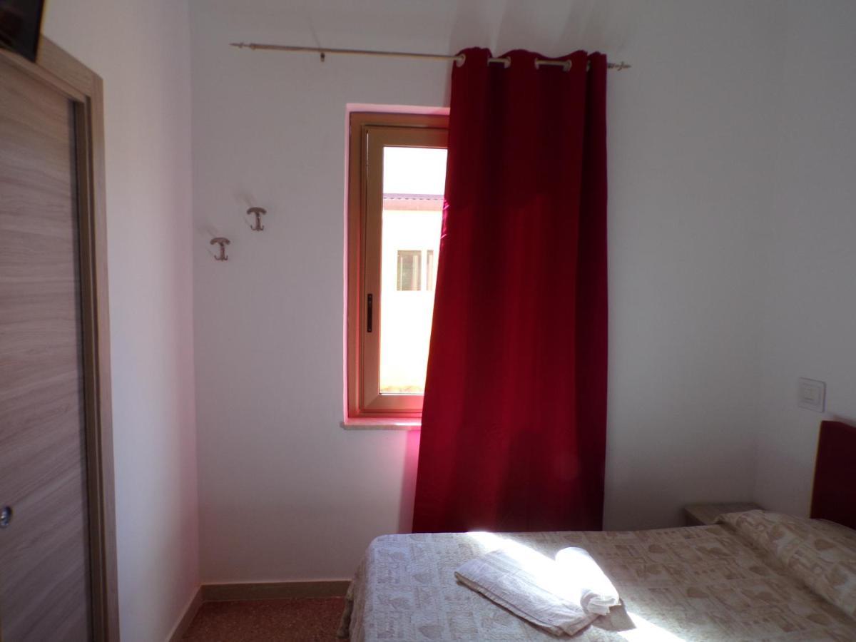 Nuova Aurora Rent Rooms Roccalumera Kültér fotó