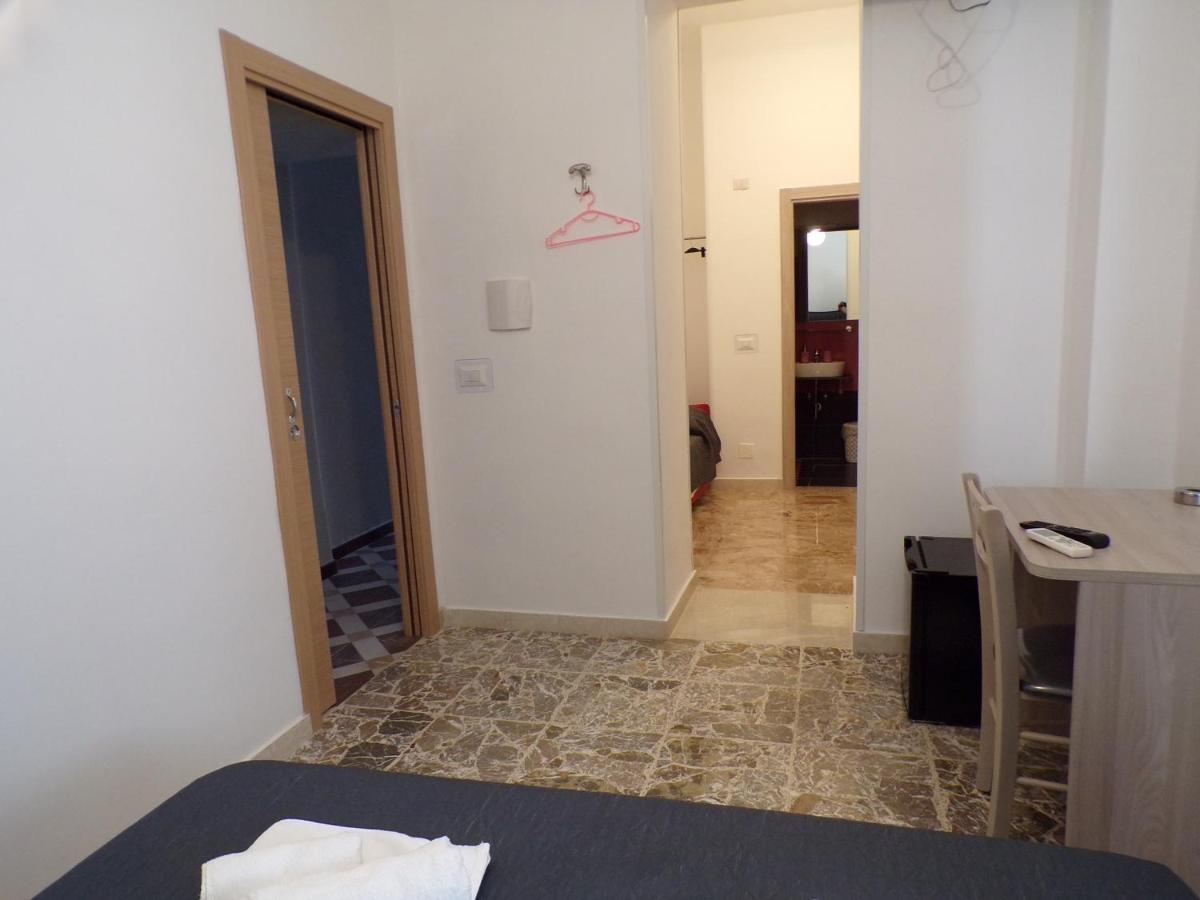 Nuova Aurora Rent Rooms Roccalumera Kültér fotó