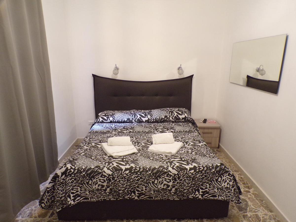 Nuova Aurora Rent Rooms Roccalumera Kültér fotó