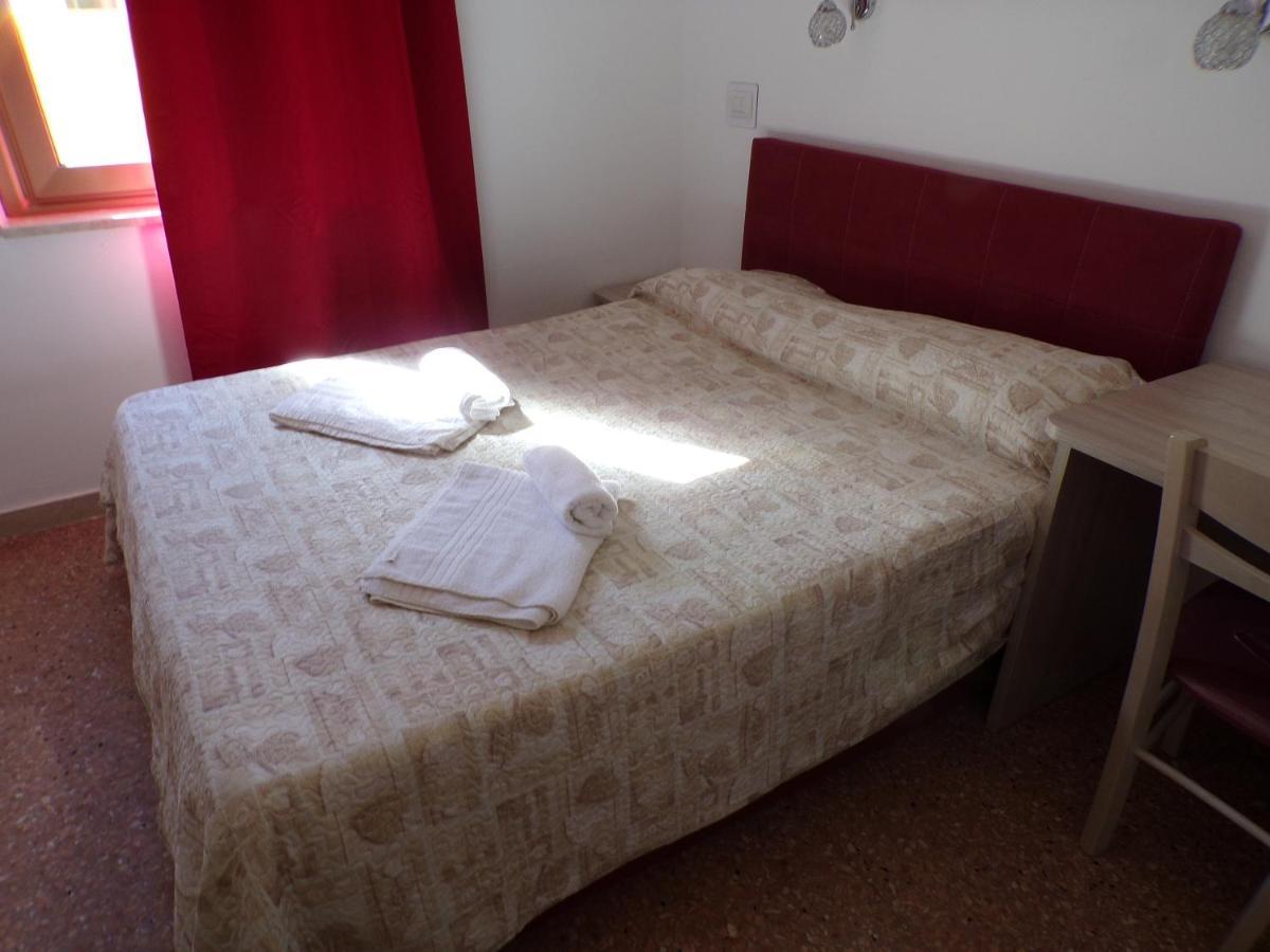 Nuova Aurora Rent Rooms Roccalumera Kültér fotó