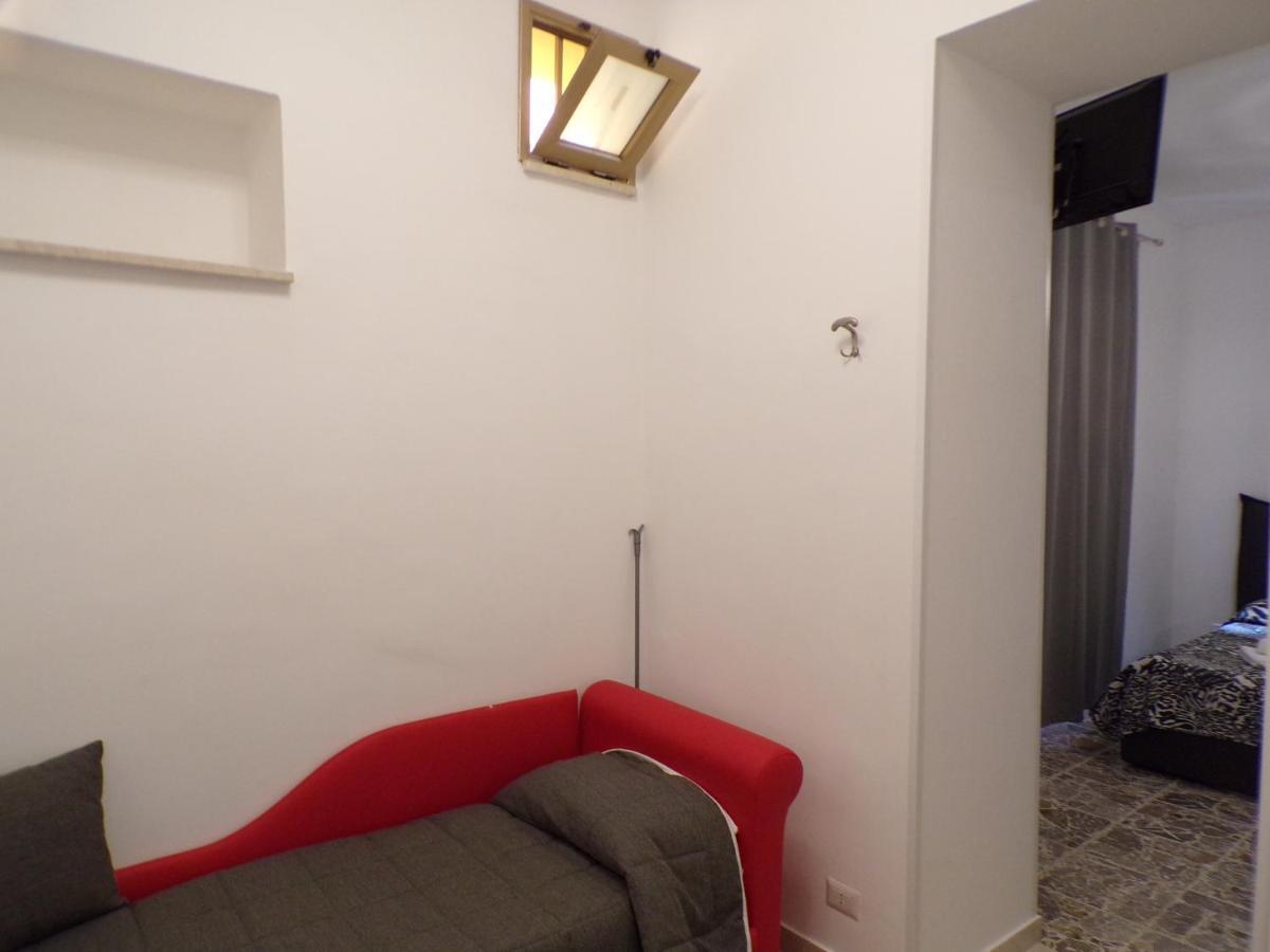 Nuova Aurora Rent Rooms Roccalumera Kültér fotó